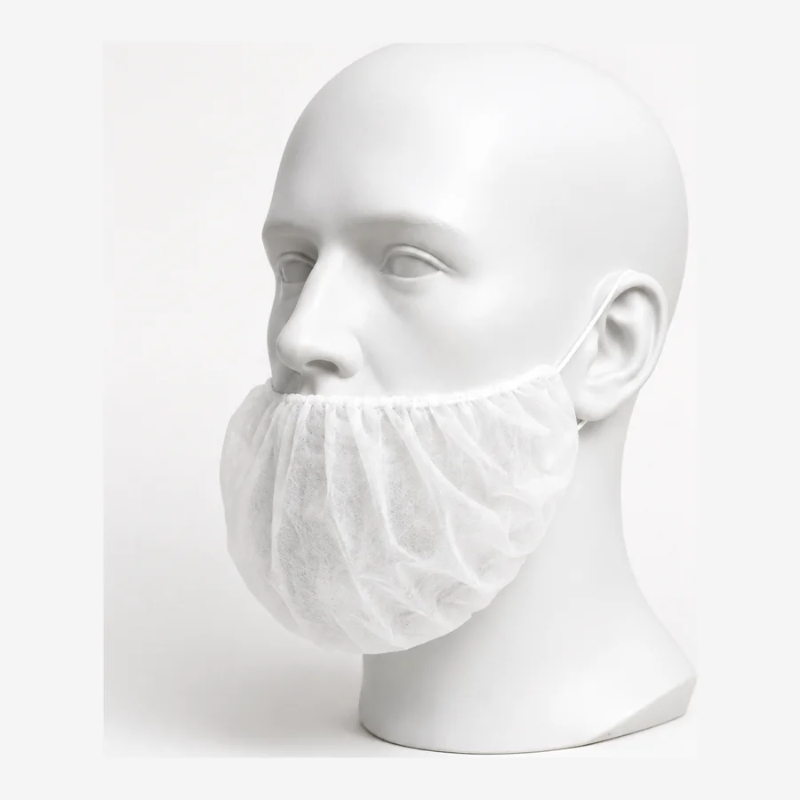 Cubrebarba desechable blanco colocado en un maniquí